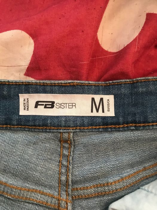 Къси панталони M