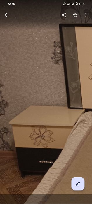 Продается Спальный гарнитур. Дверь купе