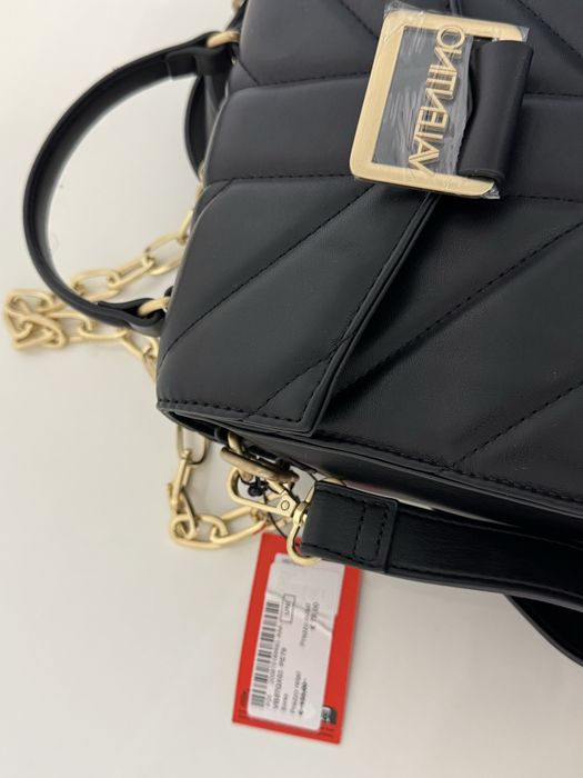 Сумка от бренда “Valentino”