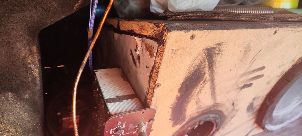 Сабвуфер в хорошем состоянии