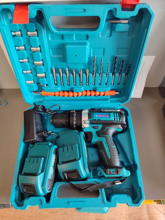 Шуруповерт  Bosch с набором