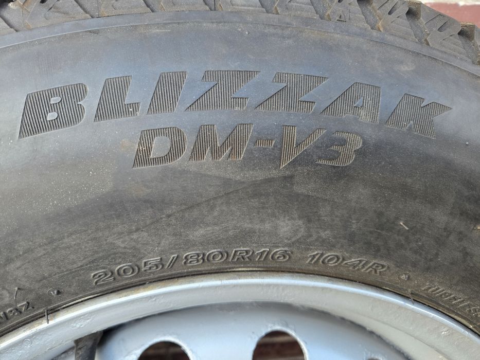 Джанти 16' 6х139.7 със зимни гуми 215 80 16