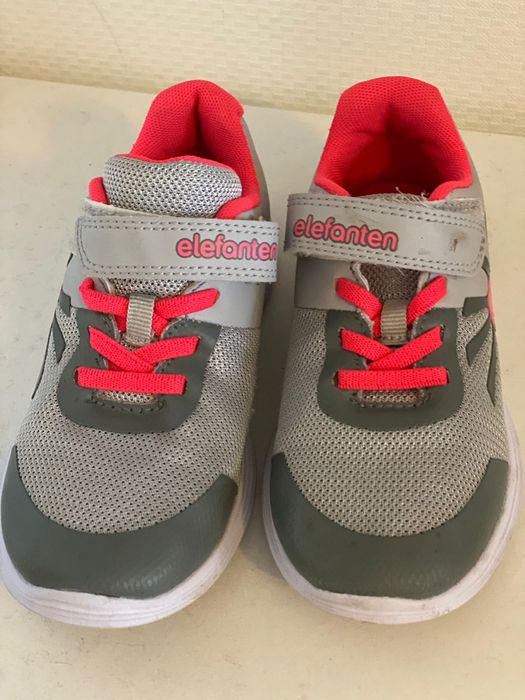 Продам кроссовки  для девочек и мальчиков