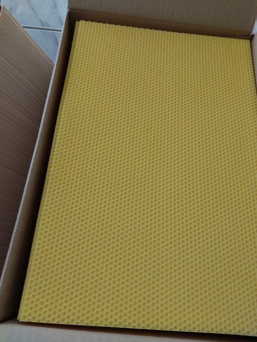 Восъчни основи от медени разпeчатки