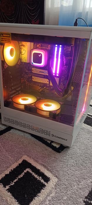 Компютър с процесор AMD Ryzen 7 7800X3D