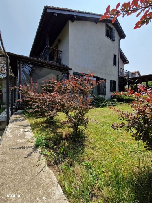 Casa ultrafinisata in mijlocul naturii, gradina amenajata, Gilau