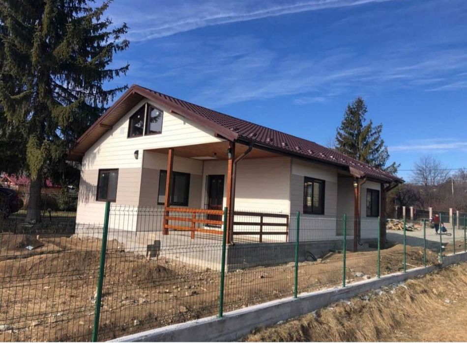 Garaje din panouri sandwich case pe structura metalica