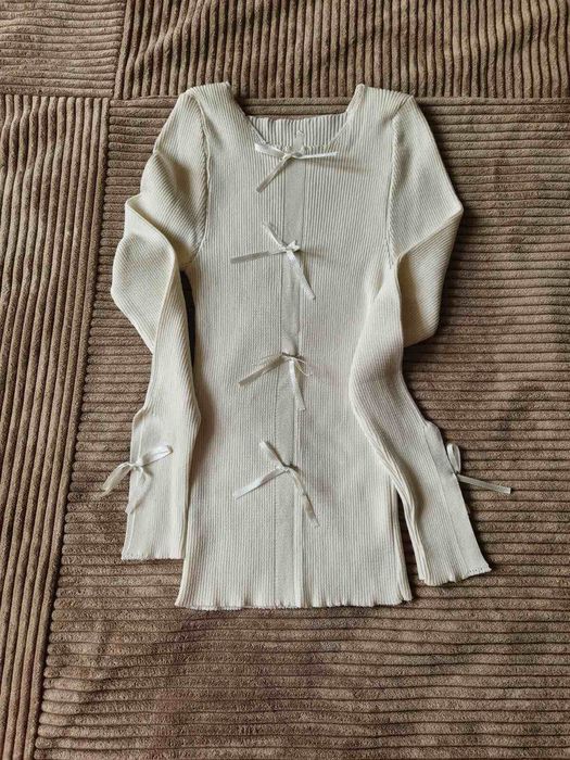 Бяла блуза по тялото