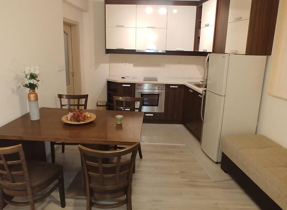 Дава се под наем Тристаен апартамент в Пловдив, Център - 85 кв.м за 475 € - Снимка #2