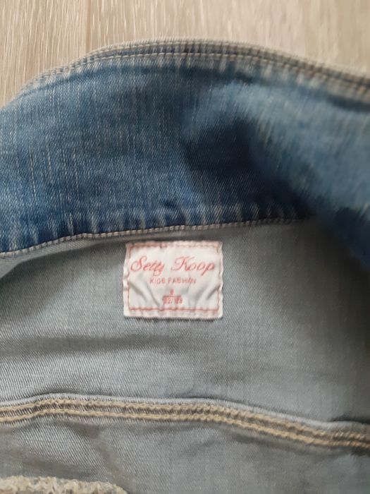 Vând  Geaca de blugi