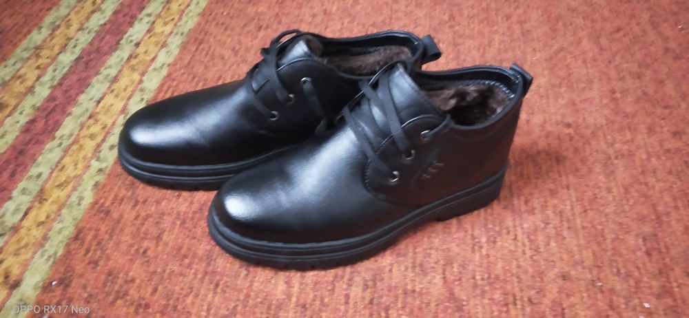 Срочно. Продам  ботинки