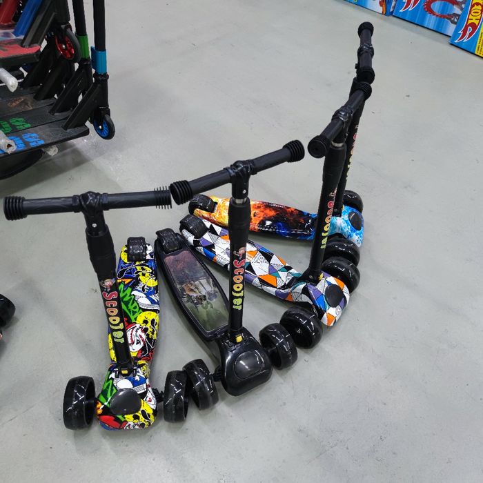 Самакат складной ручкой с музыкой