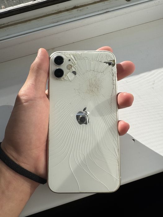 Продам iPhone 11 128