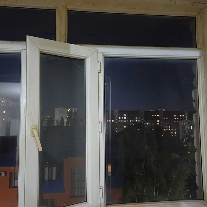 Продам б/у пластиковое окно (балкон)