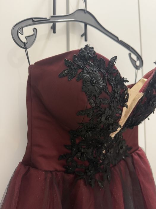 Абитуриентска рокля