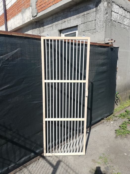 Ușa culisanta porumbei