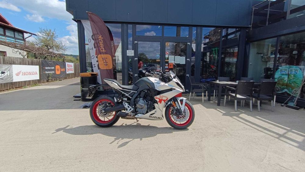 Suzuki GSX-8R nou 0 km-livrare prin EST BIKE Campina