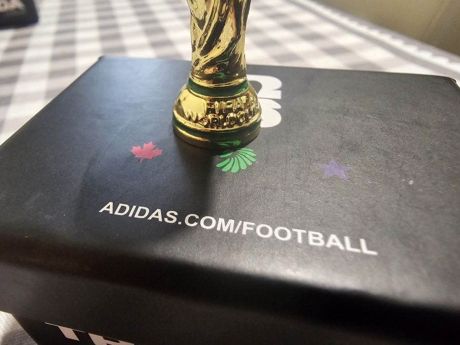 Vând trofeu fifa world cup- din metal ( nu e din plastic