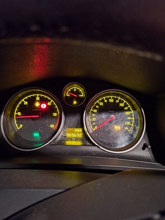 Vand opel Zanfira Pret 2000€ NEGOCIABIL