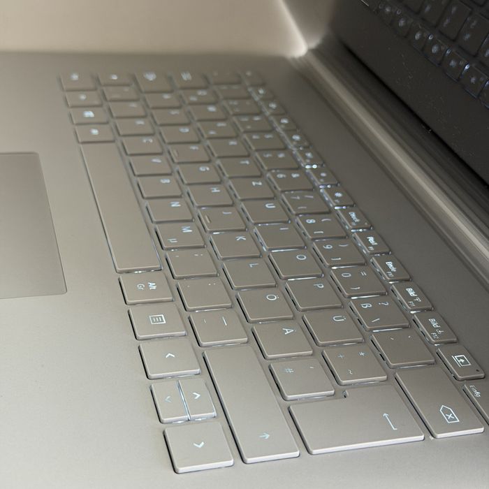 Microsoft Surface Book3 i7-1065G7 - SSD 512GB/8gb Ram - Ca Nou !!!