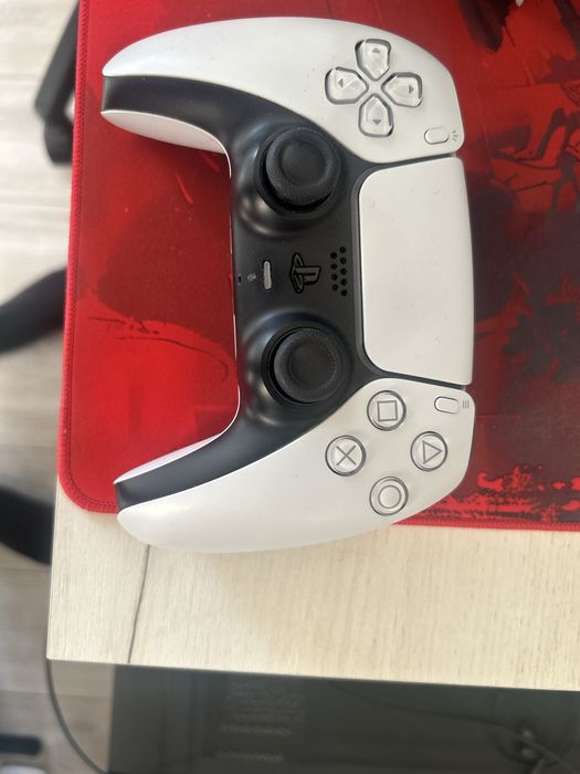 Ps5  slim в отлично състояние без никакви проблеми