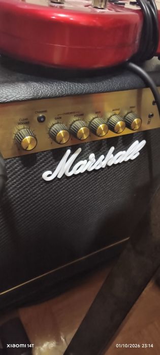 Продавам електрическа китара fender squire (stratocaster)