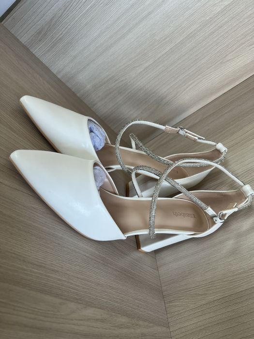 Туфли новые на удобном каблуке