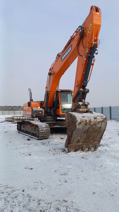Услуги гусеничного экскаватоа