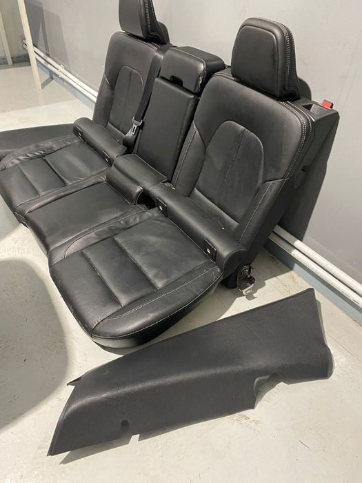 Interior cu incalzire in scaune fata VOLVO XC40 2018+