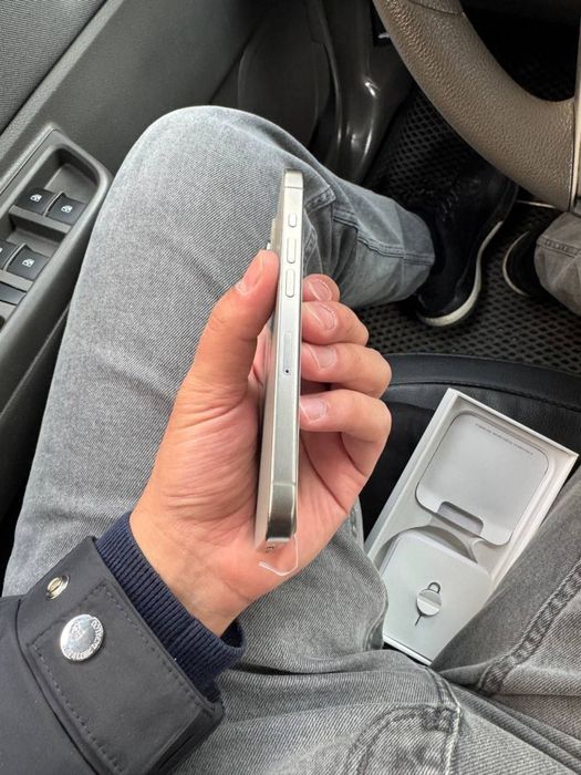 iPhone 15 Pro Natural titan