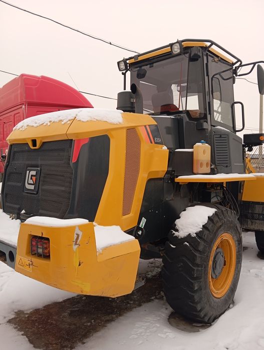 Погрузчик фронтальный 2 кубов