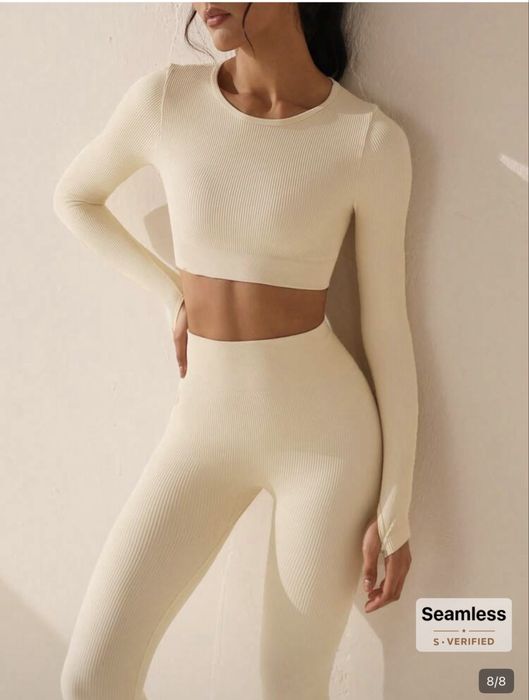 Клин и блуза в модерен цвят