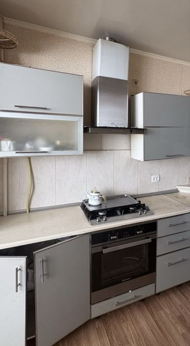 Продам вытяжку , жарочную поверхность и плиту духовую