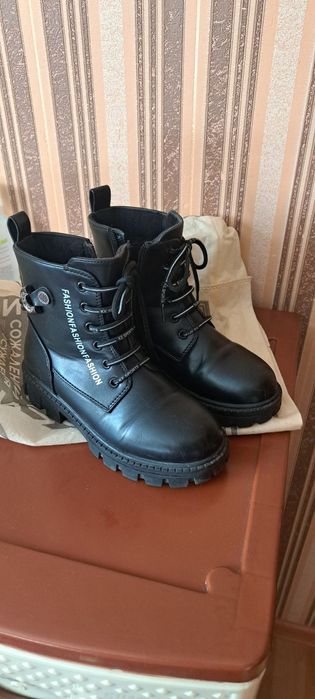 Продам обувь для девочки