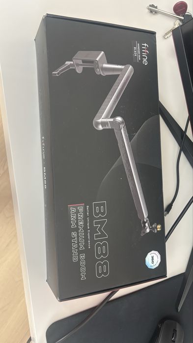 ПРОДАМ НОВЫЙ! Кронштейн для микрофона fifine BM88