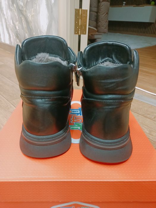 Продам зимние ботинки