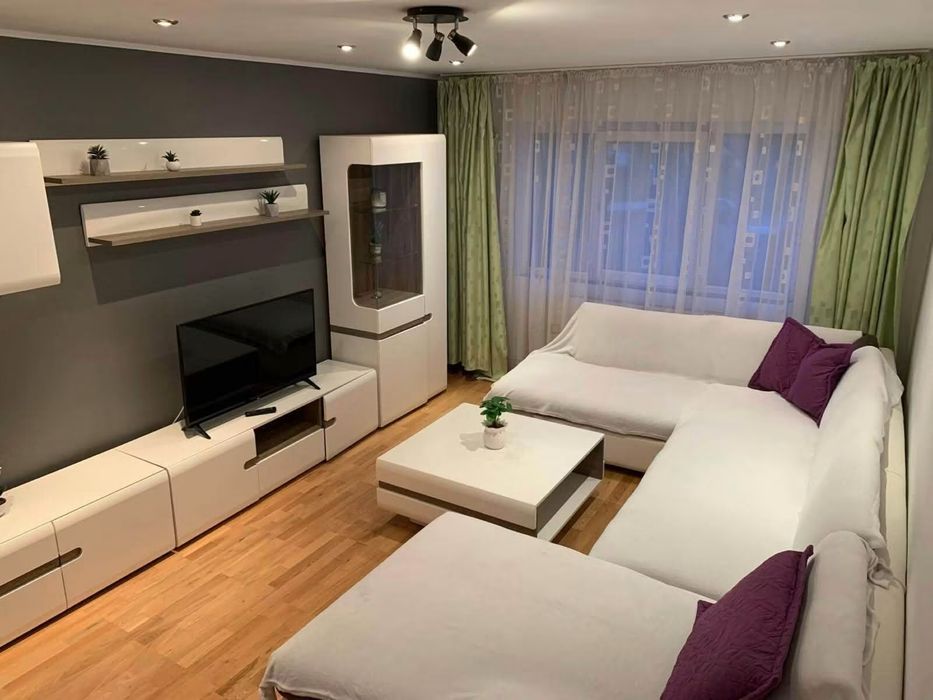 Închiriez apartament cu 3 camere