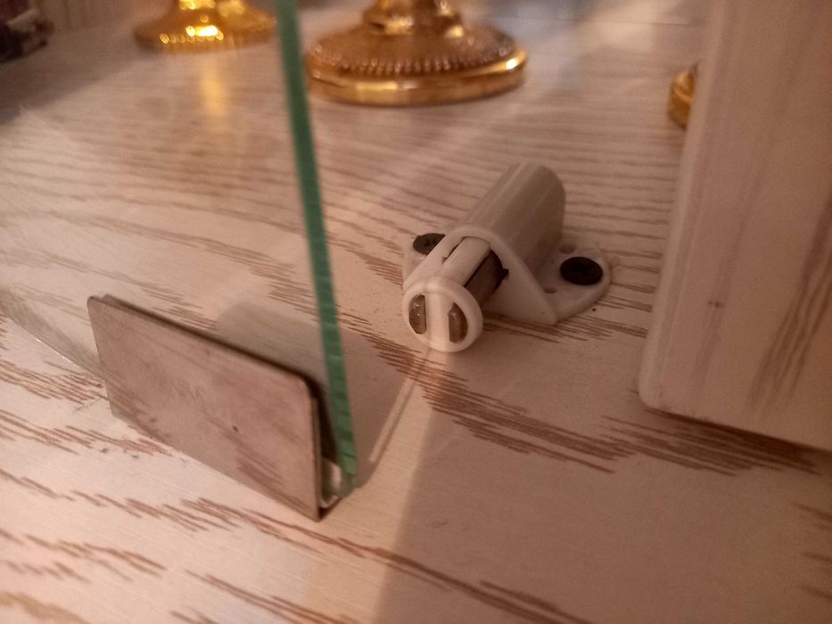 Shkaf holati a'lo mustaxkam