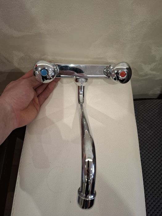 Български стенен смесител със S лебедка