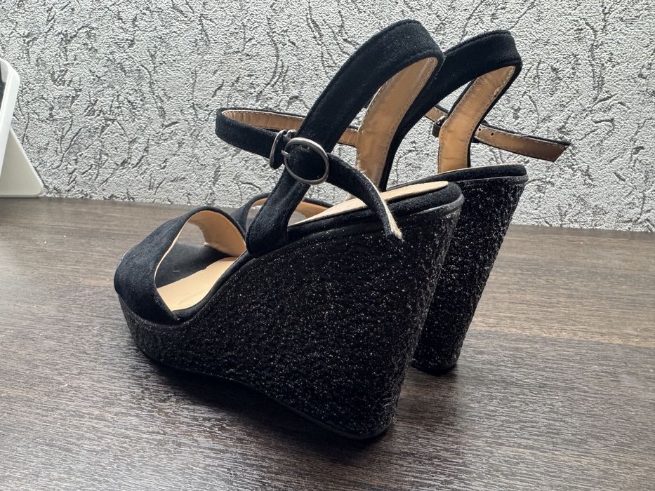 Туфли на танкетке 3000 тг