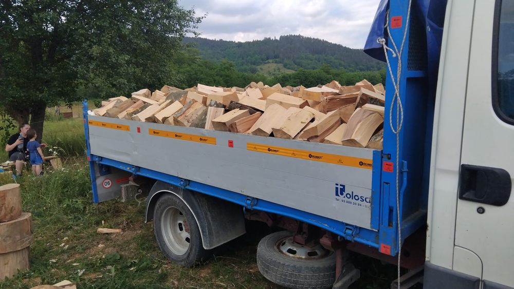 Lemne pentru foc. Se poate și crăpat gata!