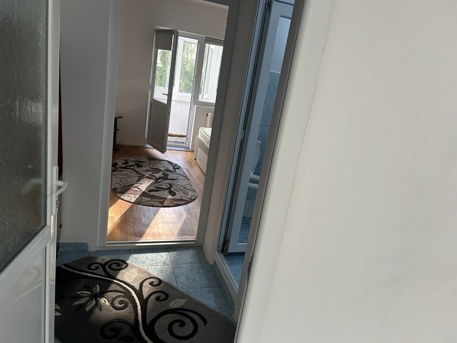 De inchiriat ap doua camere 78 m doua balcoane , et 1 complet mobilat si utilat !!