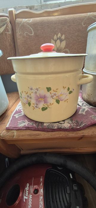 Кастрюли и сковородки б/у