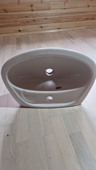 Chiuveta mica cu sapuniera integrata