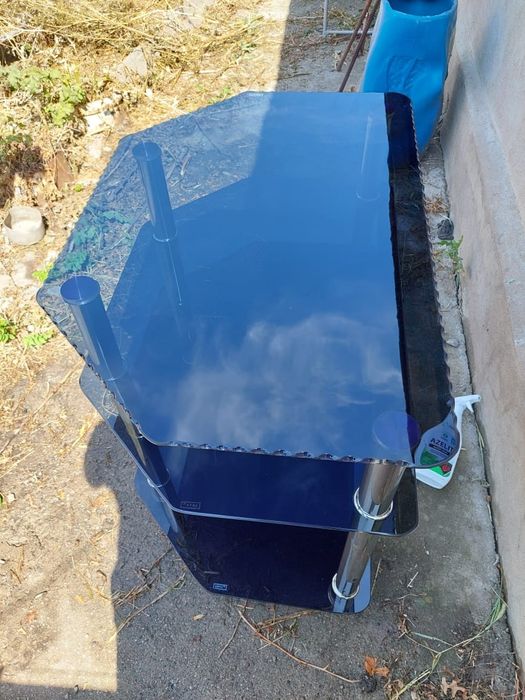 Стеклянная полка для телевизора