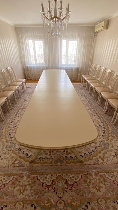 Продается стол из массива дерева