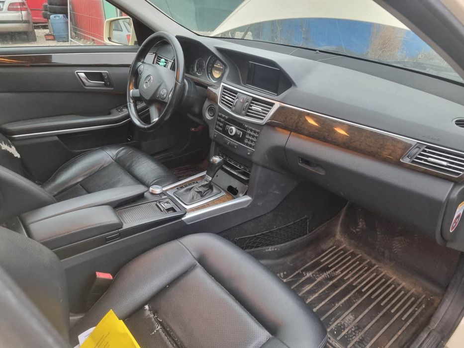 На части! Mercedes E200 CDI W212 комби автомат ОМ651 ляв волан!