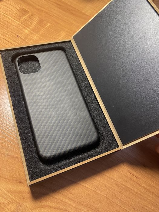 Настоящий кабоновычехрл для 11 iPhone