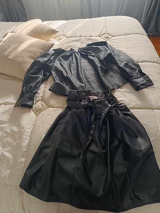 Кожен сет от две части