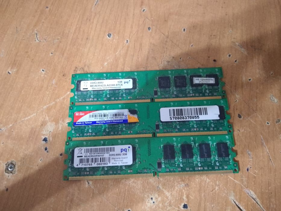ОЗУ ddr2  две ПО 2гб и онда 1гб